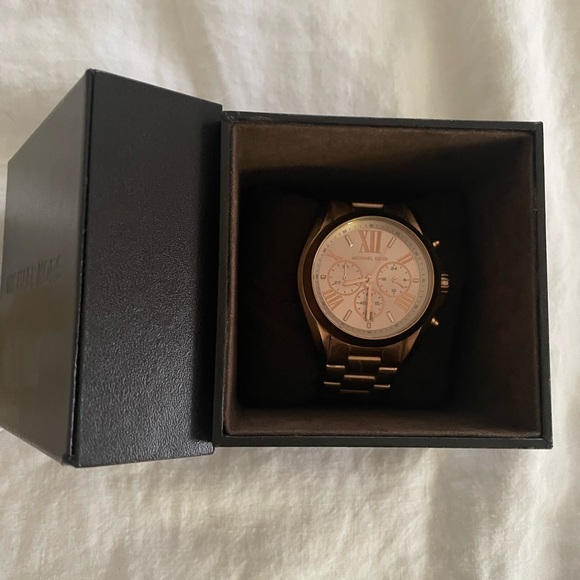 Michael  Kors watch. rose gold. worn a few times. Excellent condition - Picture 5 of 6